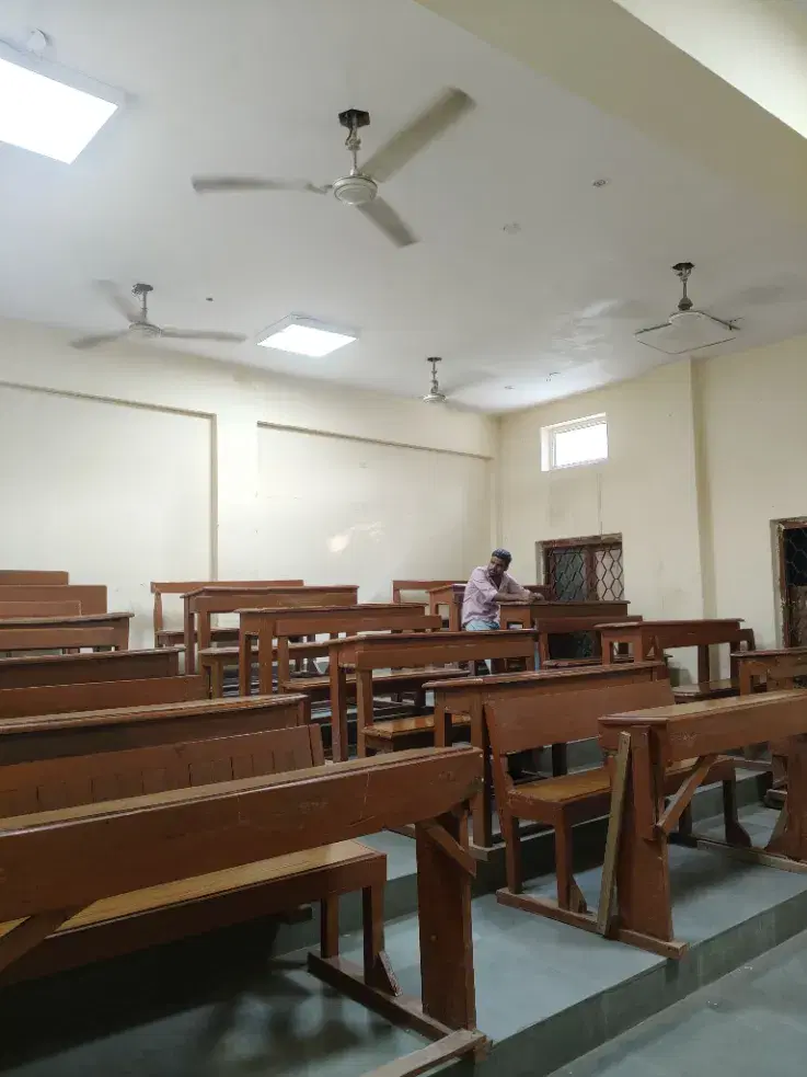 Deshbandhu College Classroom photo 1